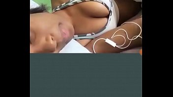 Chica con bikini en la cama provocando a sus viewers. ¡Más vídeos gratis y similares aquí! --> http://zipansion.com/2whL3