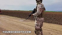 TOUR OF BOOTY - Amerikanische Soldaten im Nahen Osten verhandeln über Sex mit Ziegen als Bezahlung