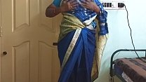 des indiano com tesão traição tamil telugu kannada malayalam esposa hindi vanitha vestindo saree cor azul mostrando peitos grandes e buceta raspada aperte seios duros aperte beliscar esfregando buceta masturbação