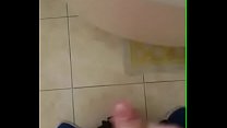 Wunderschöner Italiener masturbiert seinen Schwanz
