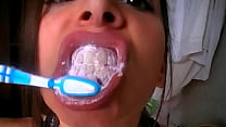 Sputa il dentifricio! (Semplicemente disgustoso)