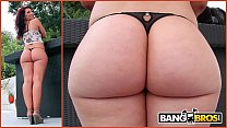 BANGBROS - Chris Strokes se hace anal en el gran culo de PAWG Savannah Fox