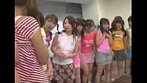 Японские школьницы напали на учителей 1