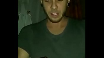 amigo hetero batendo punheta - VIDEOSDOTADOS.COM