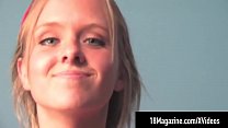 Vollbusige Blondine unschuldig Teen Bretagne Striptease auf Webcam!