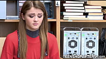 Eingefärbte Teen Rosalyn Sphinx vor dem Büro Gesichts gefickt