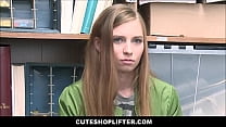 Cute Skinny Tiny Teen Virgin Ava Parker Caught La taccheggio ha la prima volta il sesso con la guardia giurata senza poliziotti