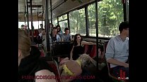 Esclavitud rubia anal follada en autobús público lleno de extraños