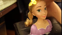 Игрушка Rapunzel (Disney) получает камшот на лицо