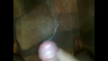 Masturbação no chuveiro ...