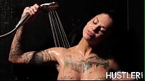 Mesmerizing Bonnie Rotten strokes pussy in shower