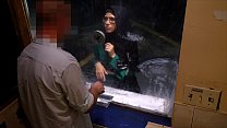 ESPOSIZIONE ARABI - La donna araba disperata scopa per soldi allo Shady Motel