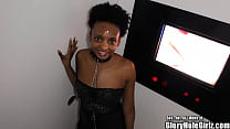Chica negra con cabello afro natural se corre a través de los 6 engranajes en Tampa bukakke gangbang ft. Cathy