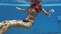 Tiffany Tatum acción en la piscina súper caliente