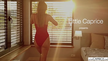 Milena Maria Muéstranos su pequeño coño mojado - LittleCaprice.com