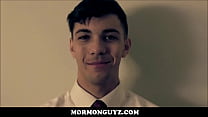 Zwei heiße Twink mormonische Jungen in der Dusche gefickt, während Papa Aufzeichnungen