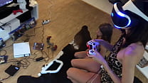 Schwestern spielen Playstation VR Horror Game, als ich plötzlich kam