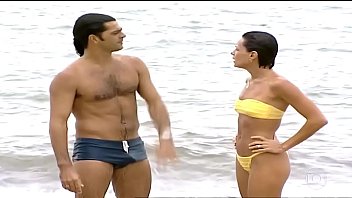 Eduardo Moscovis in swim trunks