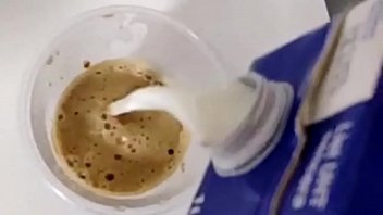 Comment préparer un bon café chaud avec du sperme riche