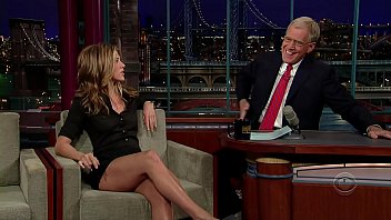 Jennifer Aniston mostra le sue gambe calde