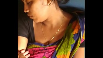 Dasi aunty in trean boobs show