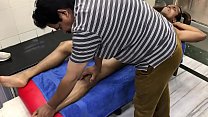 Massage des jambes avec soulagement de la douleur