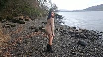 La spudorata hottie indiana fa sesso rischioso in pubblico in riva al lago mentre gli sconosciuti guardano desi chudai POV Indian