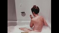Rattlers: Baño de chica desnuda sexy