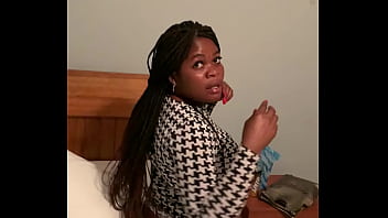 Prostituta angoleña de logística de Talatona antes de follar se queja del video porque su novio puede descubrir su verdadera puta