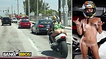 BANGBROS - Big Booty Latin Babe Sophia Steele monta una motocicleta y una polla
