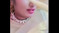 Swathi naidu mostra il suo sexy ombelico in saree