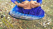Indien village dame avec naturel chatte poilu extérieur sexe desi radhika
