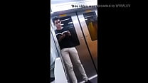 Hung Kerl in der U-Bahn