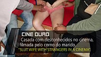 Cristina Almeida, incinta di estranei al cinema, cuoca il marito mentre viene insultata da lei