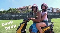 CULIONEROS - Wir finden das Latin Babe Juliana auf einem Scooter und bringen sie nach Hause