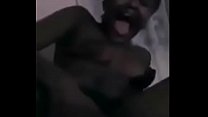 Junges nigerianisches Mädchen masturbiert