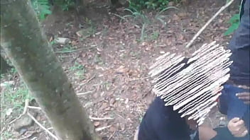 Casal Sapeca RJ Fudendo en medio del bosque - Video completo en Xvideos Red