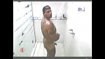 Alexandre Frota prend une douche totalement nue à la Casa dos Artistas