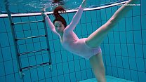 Liza Bubarek sirène chaude sous l'eau