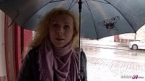 Немецкую домохозяйку трахнули без презерватива на настоящем уличном кастинге в Берлине - немецкая милфа
