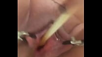 Foxy Czech Teenie breitet ihre ausgebreitete Vagina auf das Ungewöhnliche aus