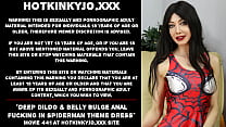 Gode profond et ventre bombé baise anale dans une robe à thème Spiderman Hotkinkyjo
