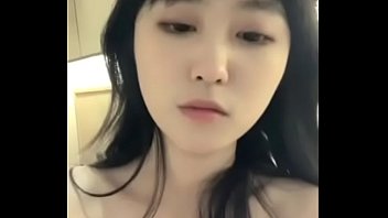 Good-looking cute girl anchor (Qiqi woke up) naked temptation in the bathroom shower, touching her boobs on the bed, forcing her to chat, her hair is thicker See more   V new kk368978