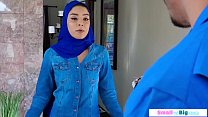 Arabisches Teen wird von zwei großen Typen gefickt