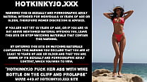Hotkinkyjo baise son cul avec une bouteille de vin sur la falaise ensoleillée et prolapsus