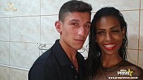 La morena caliente Leona Senna se folla a la surfista Cariocaa en Prime Party
