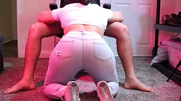 Pawg mamada en jeans y tanga cabeza meneando pies fetiche de culo bj