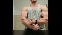 hotmuscles6t9 mostra grandi muscoli