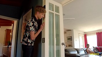 NextDoorTaboo - Ryan Jordan è entusiasta di imparare il gay del suo fratellastro