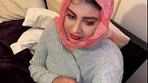 Belleza árabe haciendo mamada ...